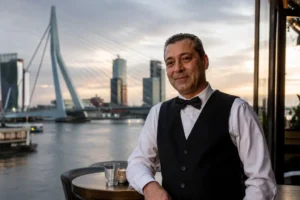 Bekende ober uit populaire Rotterdamse eetgelegenheid stopt na televisieoptreden
