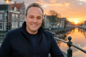 Christiaan Bauer overweegt samenwonen met jeugdliefde na zes maanden relatie