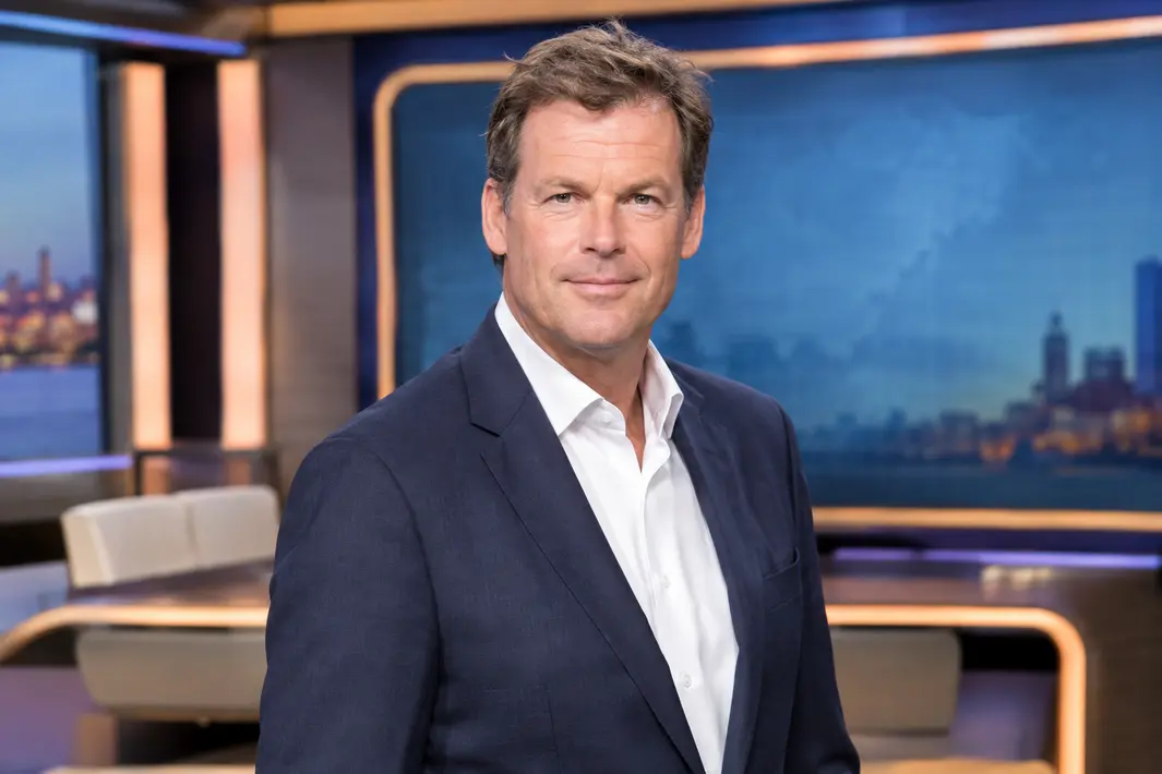 Frank van Leeuwen wordt presentator van nieuwe dagelijkse nieuwsquiz op NPO 1