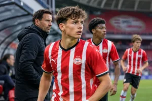 Jonge spelers worden nu massaal ingezet bij PSV door personele problemen